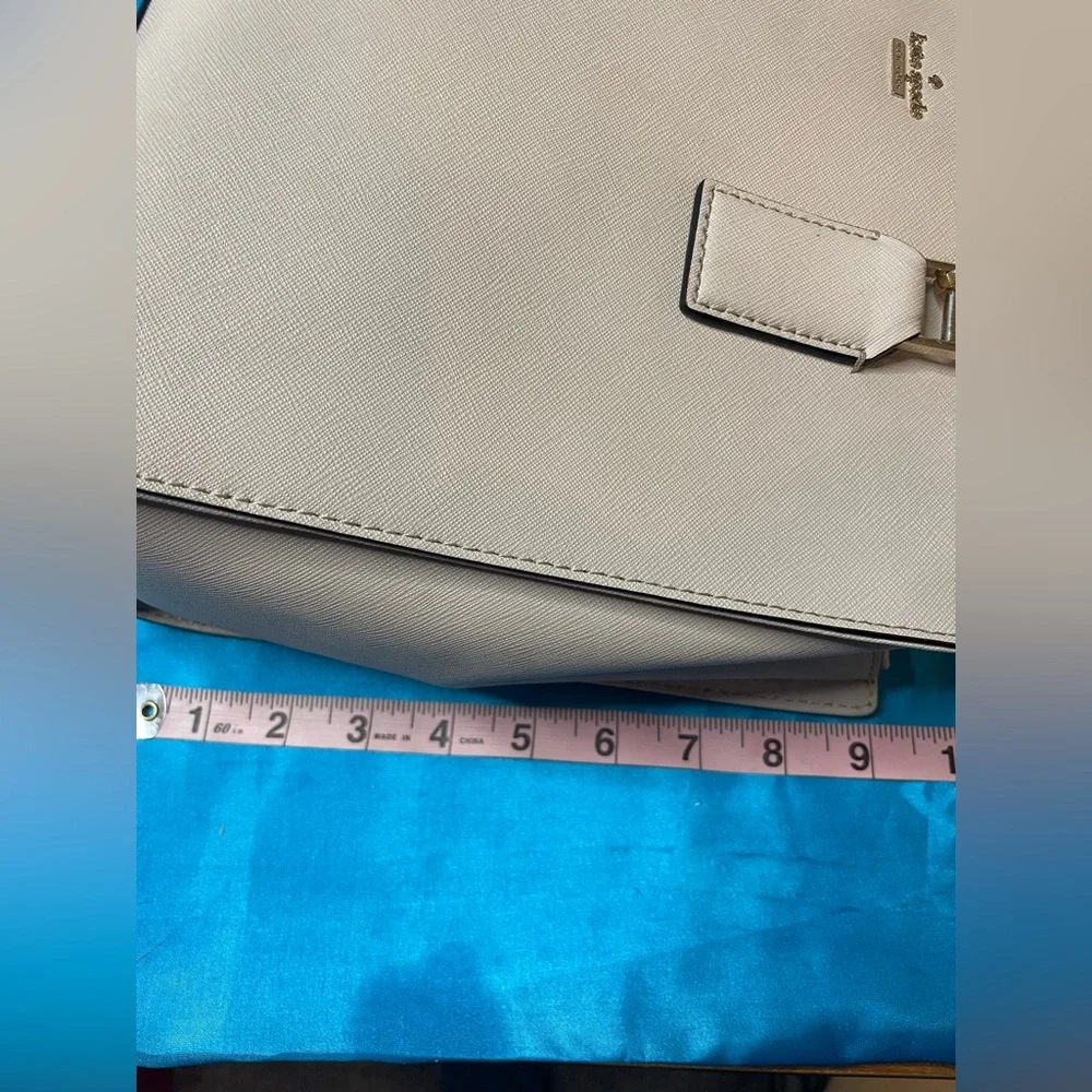 Kate Spade Large Shoulder Bag Beige EUC 3 Big Compartments B & W Striped Lining - Picture 13 of 14